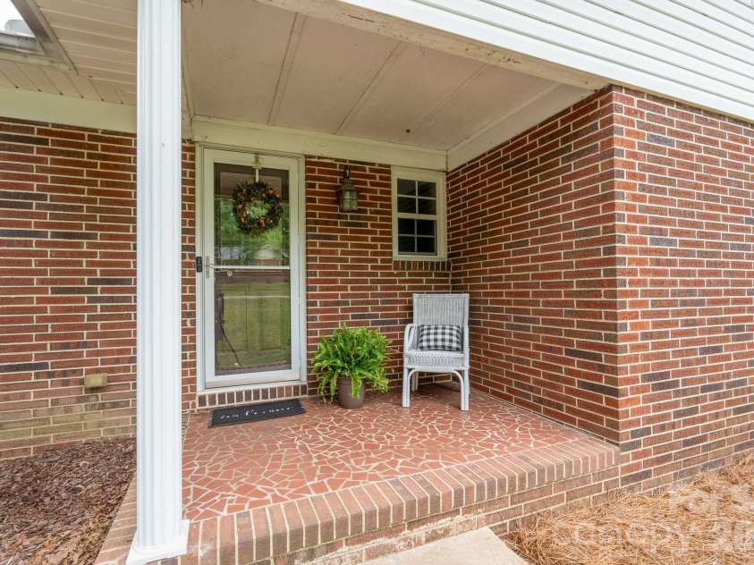 1018 Kentucky Street, Kannapolis, NC 28083.  MLS# CAR4386943, YatesRealty ID 27321. 