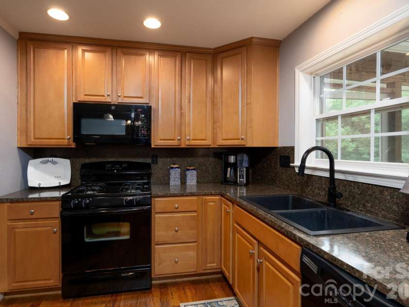 1018 Kentucky Street, Kannapolis, NC 28083.  MLS# CAR4386943, YatesRealty ID 27321. 