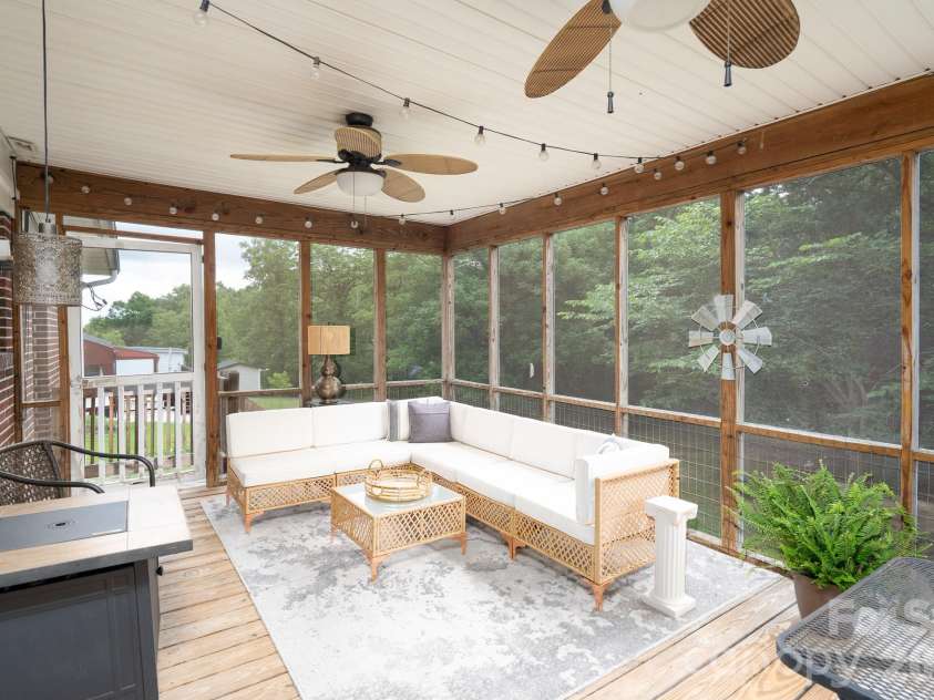 1018 Kentucky Street, Kannapolis, NC 28083.  MLS# CAR4386943, YatesRealty ID 27321. 