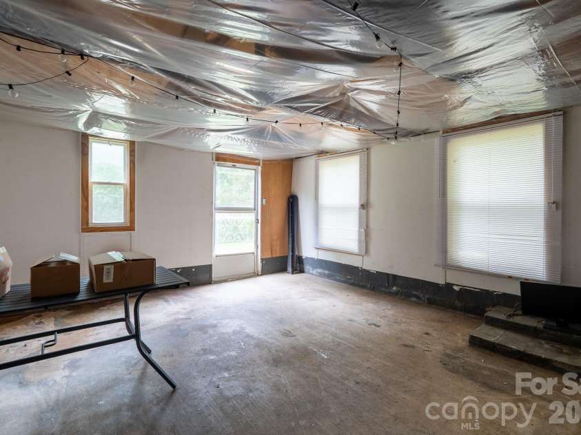 1018 Kentucky Street, Kannapolis, NC 28083.  MLS# CAR4386943, YatesRealty ID 27321. 