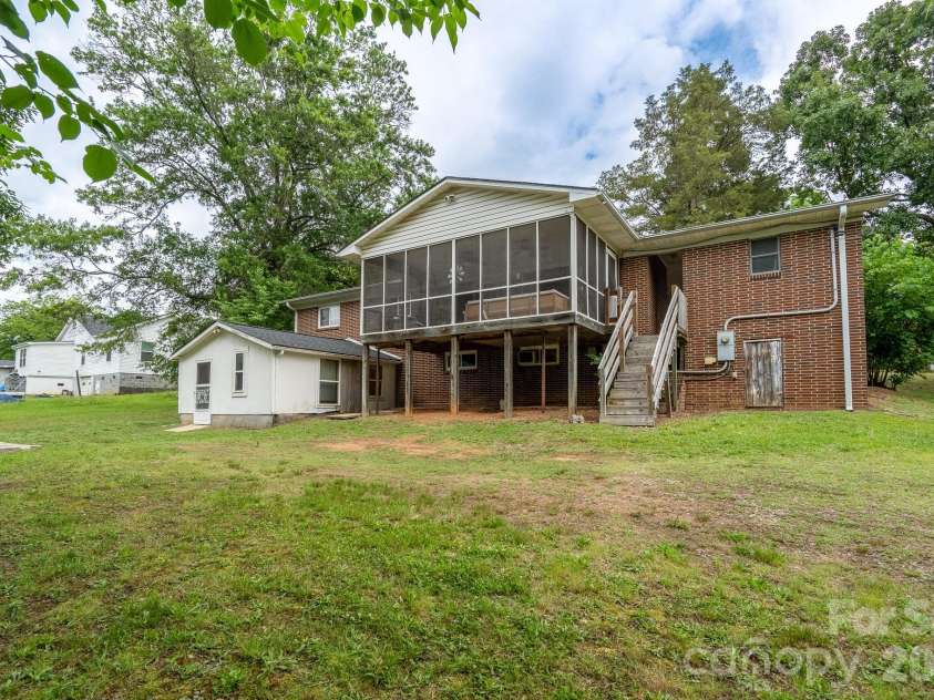 1018 Kentucky Street, Kannapolis, NC 28083.  MLS# CAR4386943, YatesRealty ID 27321. 