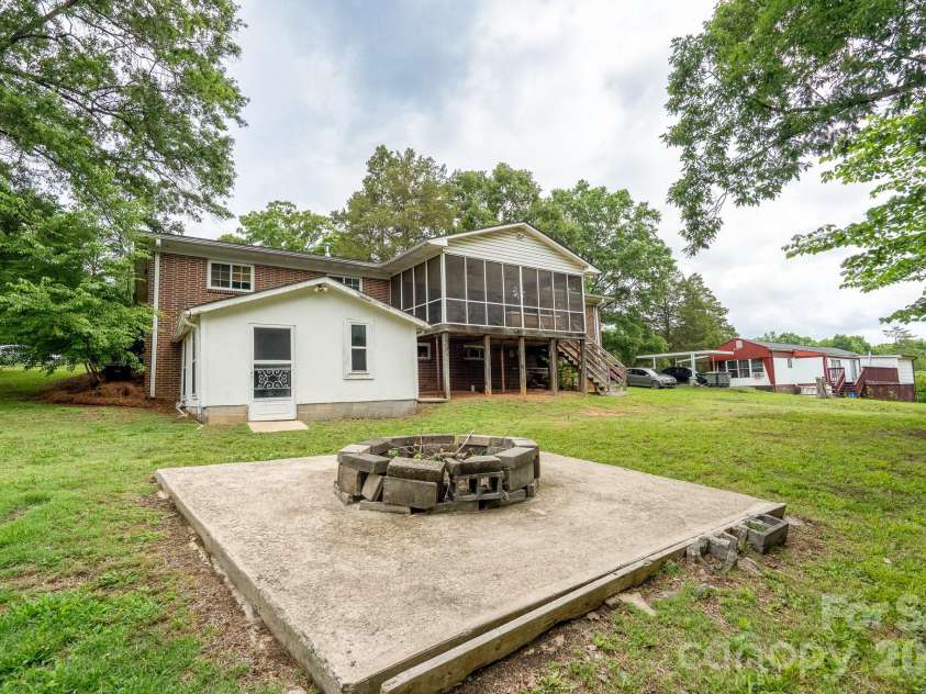 1018 Kentucky Street, Kannapolis, NC 28083.  MLS# CAR4386943, YatesRealty ID 27321. 