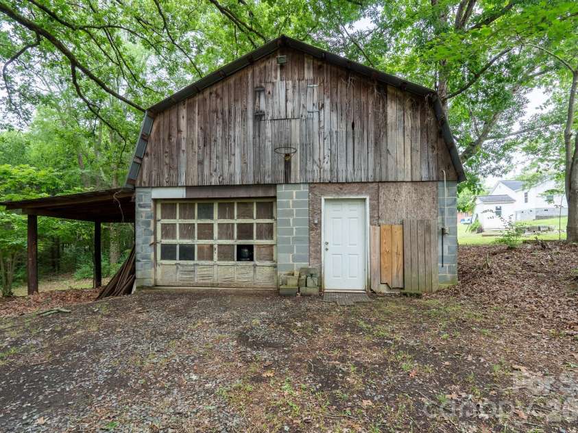 1018 Kentucky Street, Kannapolis, NC 28083.  MLS# CAR4386943, YatesRealty ID 27321. 