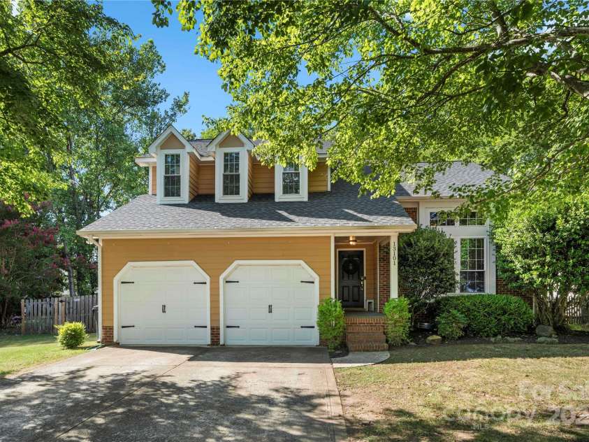 13101 Seascape Lane, Charlotte, NC 28278.  MLS# CAR4276893, YatesRealty ID 27322. 13101 Seascape Lane