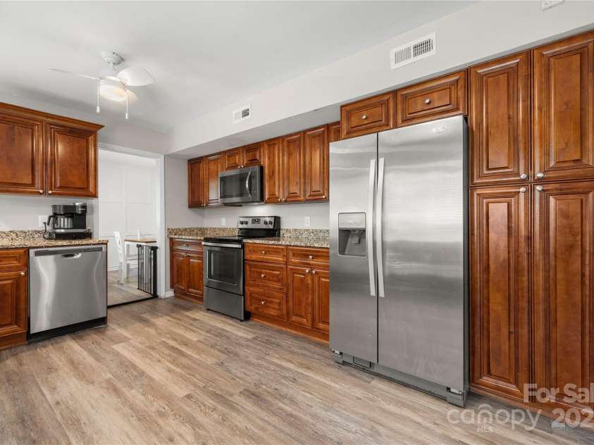 13101 Seascape Lane, Charlotte, NC 28278.  MLS# CAR4276893, YatesRealty ID 27322. 