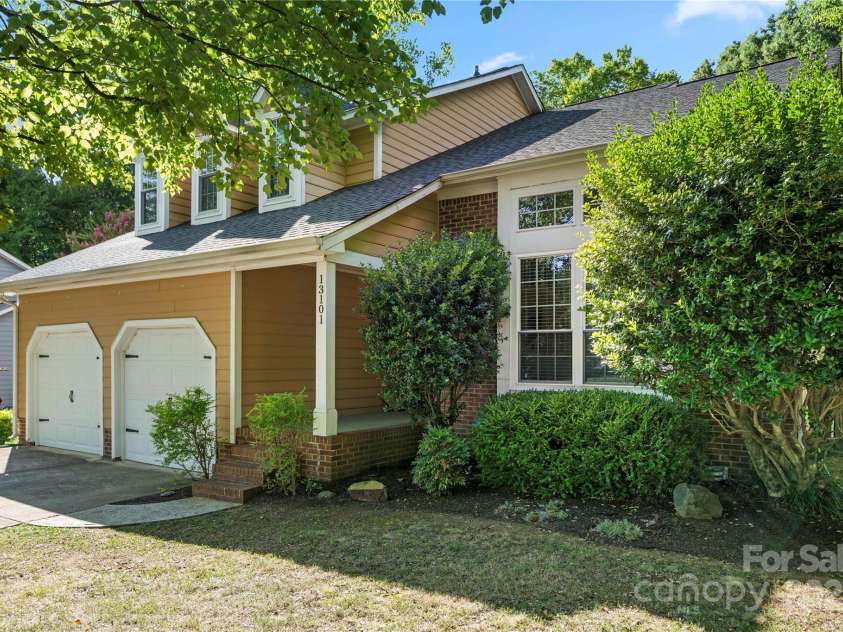 13101 Seascape Lane, Charlotte, NC 28278.  MLS# CAR4276893, YatesRealty ID 27322. 