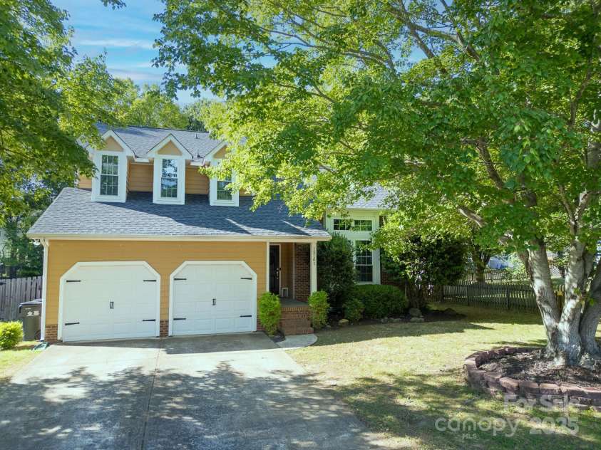 13101 Seascape Lane, Charlotte, NC 28278.  MLS# CAR4276893, YatesRealty ID 27322. 