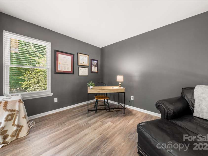 13101 Seascape Lane, Charlotte, NC 28278.  MLS# CAR4276893, YatesRealty ID 27322. Loft area