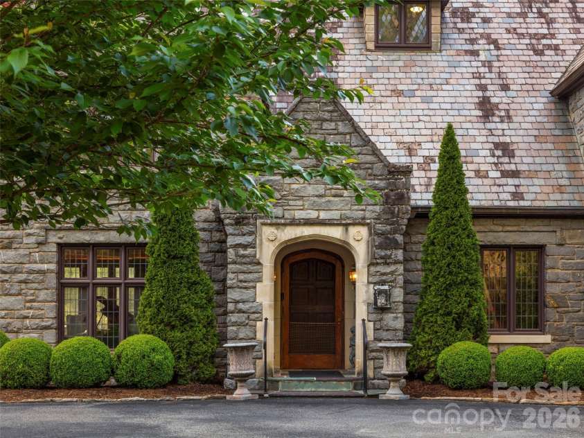 436 Vanderbilt Road, Biltmore Forest, NC 28803.  MLS# CAR4383346, YatesRealty ID 27322. 