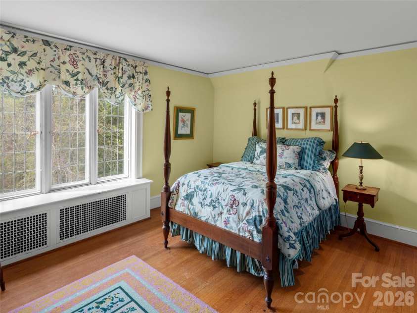 436 Vanderbilt Road, Biltmore Forest, NC 28803.  MLS# CAR4383346, YatesRealty ID 27322. 