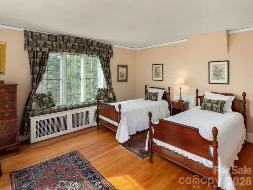 436 Vanderbilt Road, Biltmore Forest, NC 28803.  MLS# CAR4383346, YatesRealty ID 27322. 