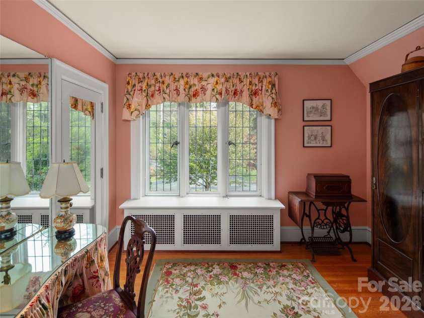 436 Vanderbilt Road, Biltmore Forest, NC 28803.  MLS# CAR4383346, YatesRealty ID 27322. 