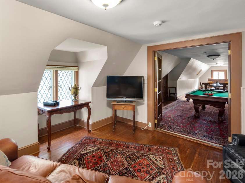 436 Vanderbilt Road, Biltmore Forest, NC 28803.  MLS# CAR4383346, YatesRealty ID 27322. 
