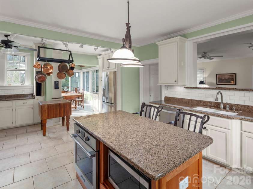 436 Vanderbilt Road, Biltmore Forest, NC 28803.  MLS# CAR4383346, YatesRealty ID 27322. 