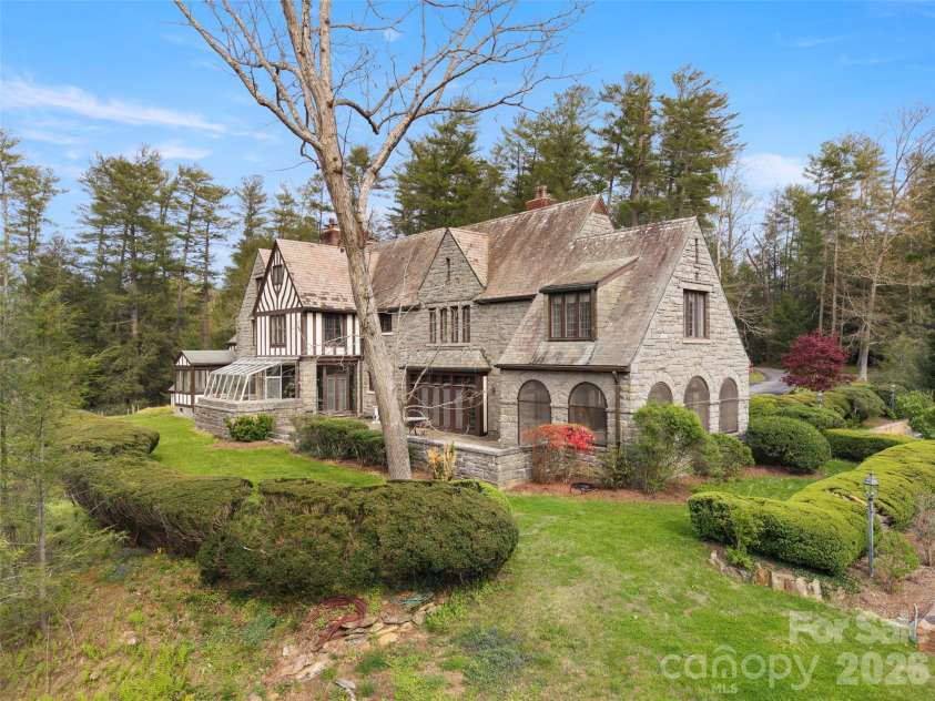 436 Vanderbilt Road, Biltmore Forest, NC 28803.  MLS# CAR4383346, YatesRealty ID 27322. 