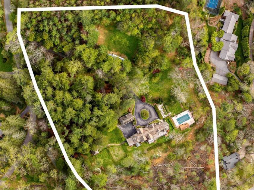 436 Vanderbilt Road, Biltmore Forest, NC 28803.  MLS# CAR4383346, YatesRealty ID 27322. 
