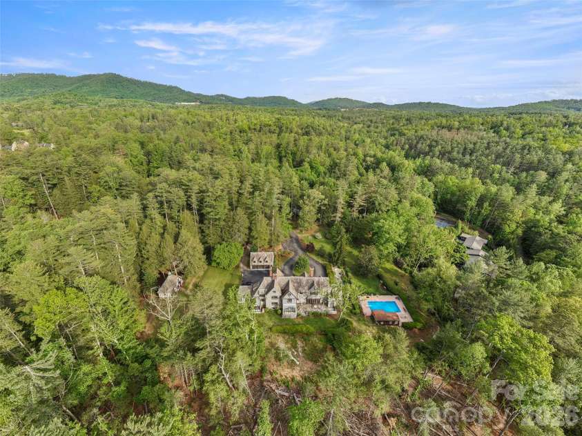436 Vanderbilt Road, Biltmore Forest, NC 28803.  MLS# CAR4383346, YatesRealty ID 27322. 