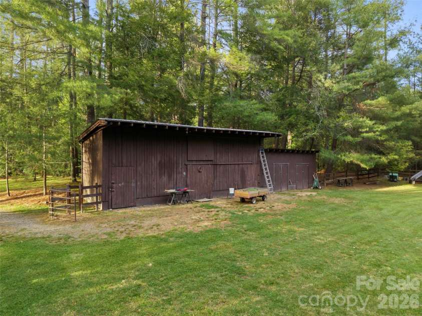 436 Vanderbilt Road, Biltmore Forest, NC 28803.  MLS# CAR4383346, YatesRealty ID 27322. 