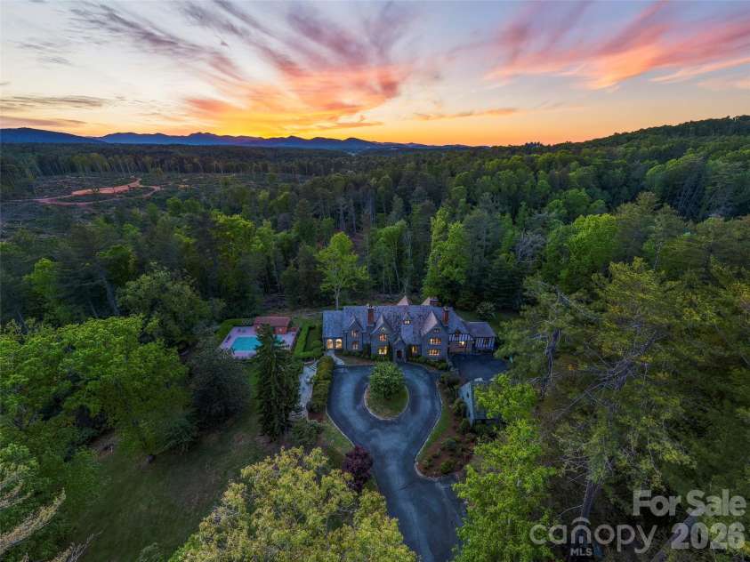 436 Vanderbilt Road, Biltmore Forest, NC 28803.  MLS# CAR4383346, YatesRealty ID 27322. 