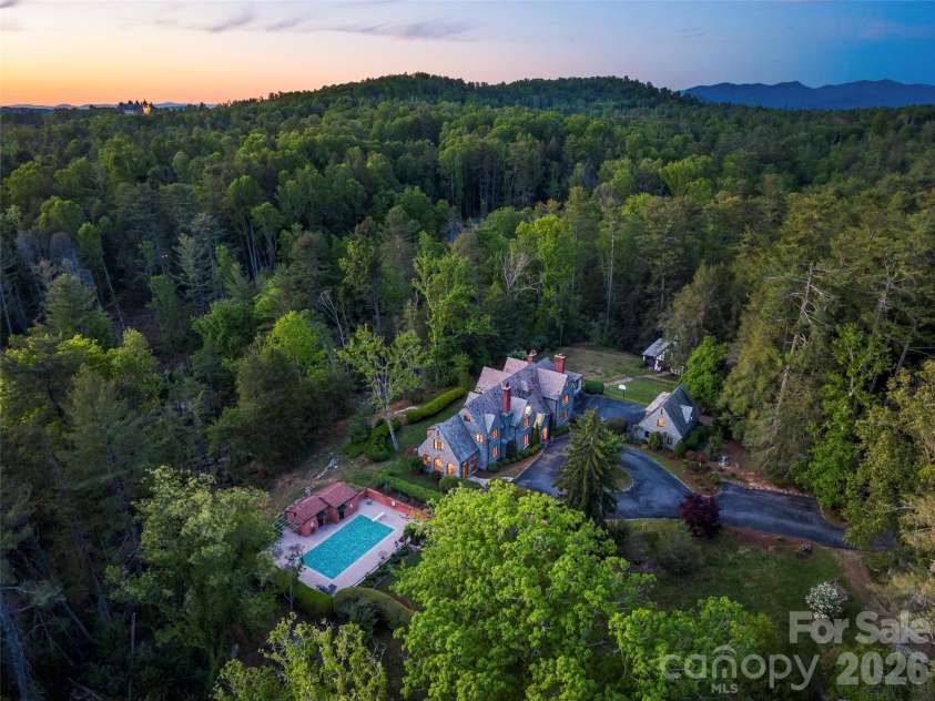 436 Vanderbilt Road, Biltmore Forest, NC 28803.  MLS# CAR4383346, YatesRealty ID 27322. 