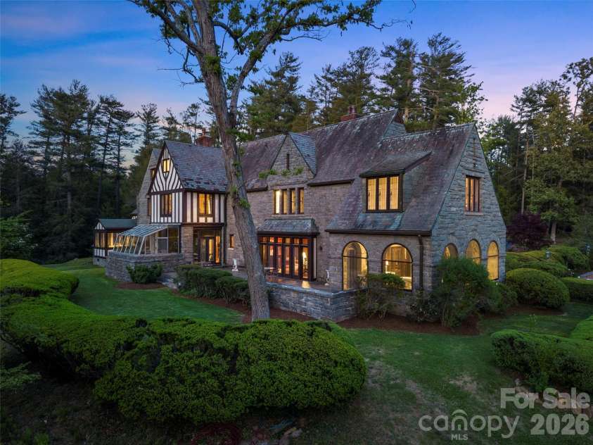 436 Vanderbilt Road, Biltmore Forest, NC 28803.  MLS# CAR4383346, YatesRealty ID 27322. 