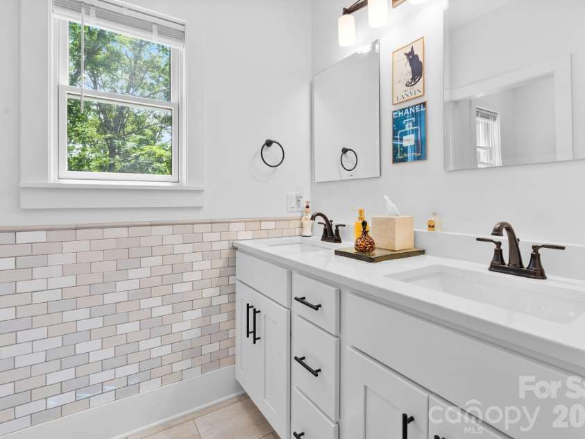 142 Highland Cove, West Jefferson, NC 28694.  MLS# CAR4387566, YatesRealty ID 27323. 