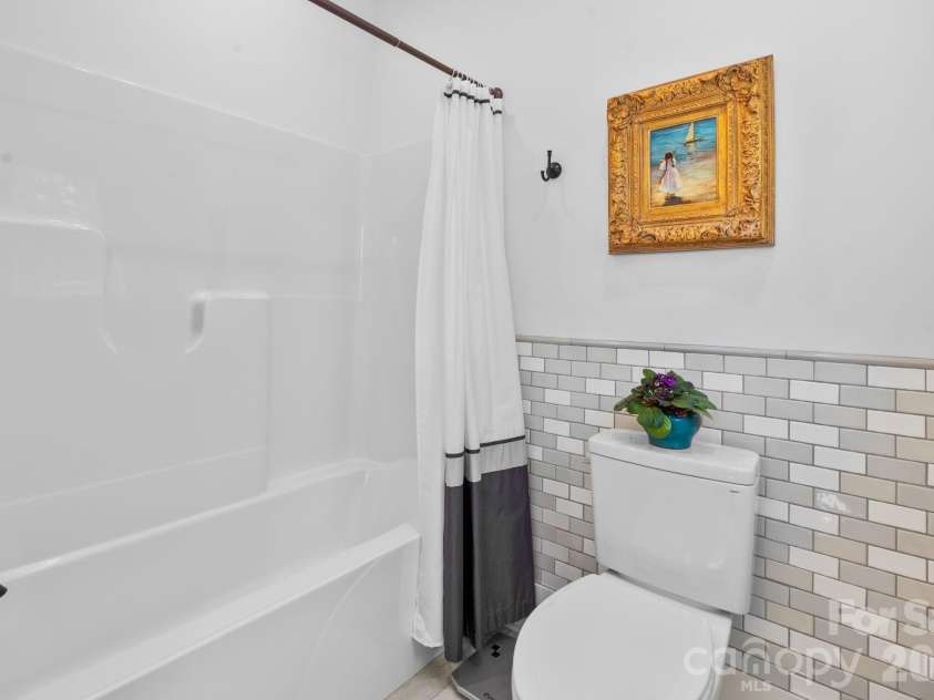 142 Highland Cove, West Jefferson, NC 28694.  MLS# CAR4387566, YatesRealty ID 27323. 
