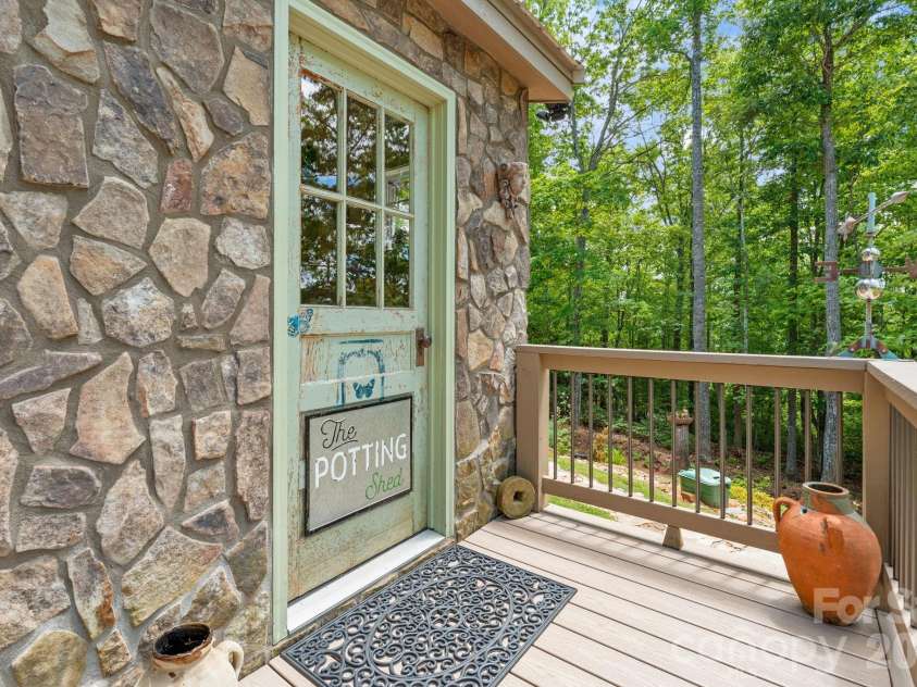 142 Highland Cove, West Jefferson, NC 28694.  MLS# CAR4387566, YatesRealty ID 27323. 