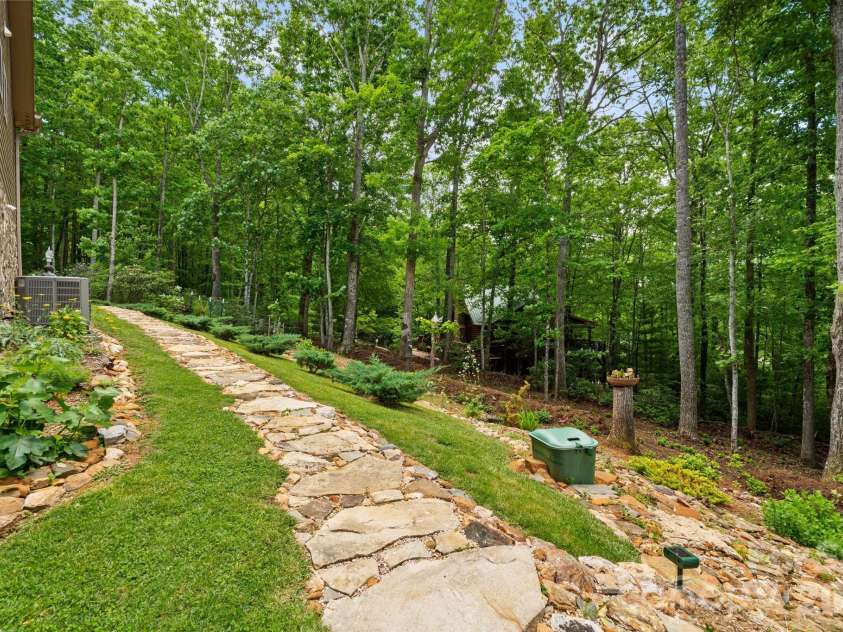 142 Highland Cove, West Jefferson, NC 28694.  MLS# CAR4387566, YatesRealty ID 27323. 