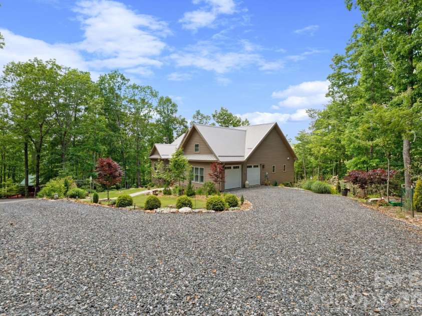 142 Highland Cove, West Jefferson, NC 28694.  MLS# CAR4387566, YatesRealty ID 27323. 