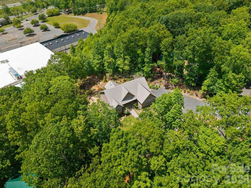 142 Highland Cove, West Jefferson, NC 28694.  MLS# CAR4387566, YatesRealty ID 27323. 