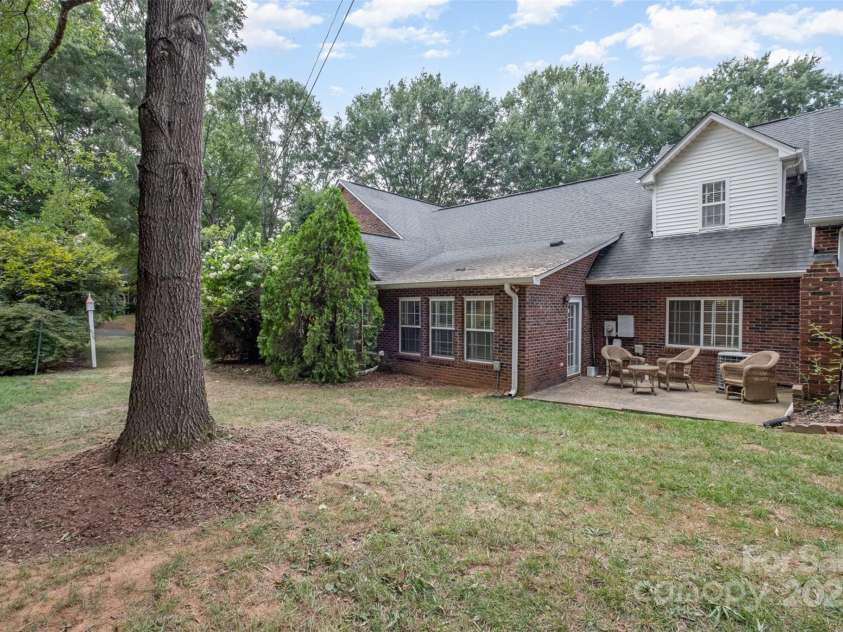 168 Columns Circle, Shelby, NC 28150.  MLS# CAR4282317, YatesRealty ID 27323. Privacy!