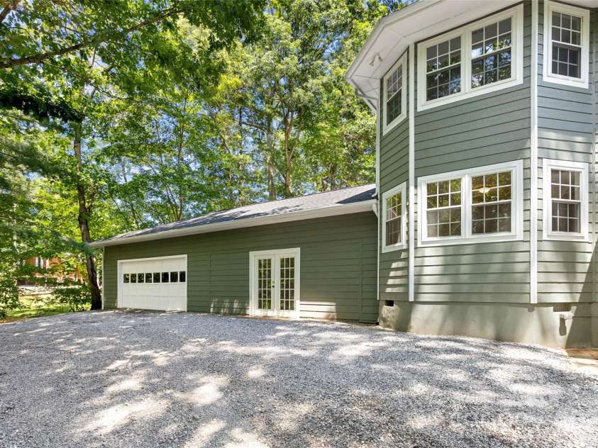 233 Youngs Cove Road, Candler, NC 28715.  MLS# CAR4277512, YatesRealty ID 27324. 