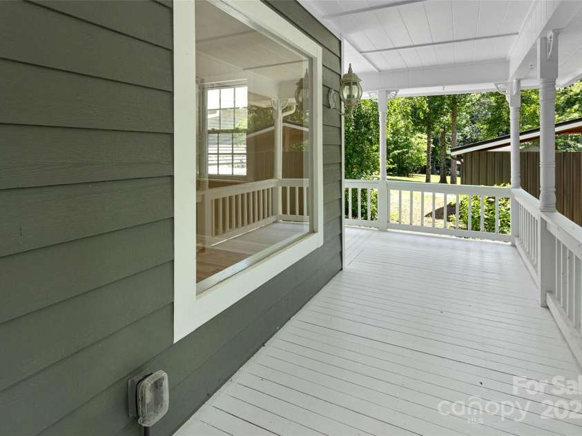 233 Youngs Cove Road, Candler, NC 28715.  MLS# CAR4277512, YatesRealty ID 27324. 