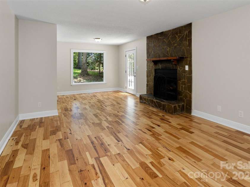 233 Youngs Cove Road, Candler, NC 28715.  MLS# CAR4277512, YatesRealty ID 27324. 