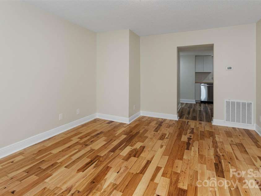 233 Youngs Cove Road, Candler, NC 28715.  MLS# CAR4277512, YatesRealty ID 27324. 