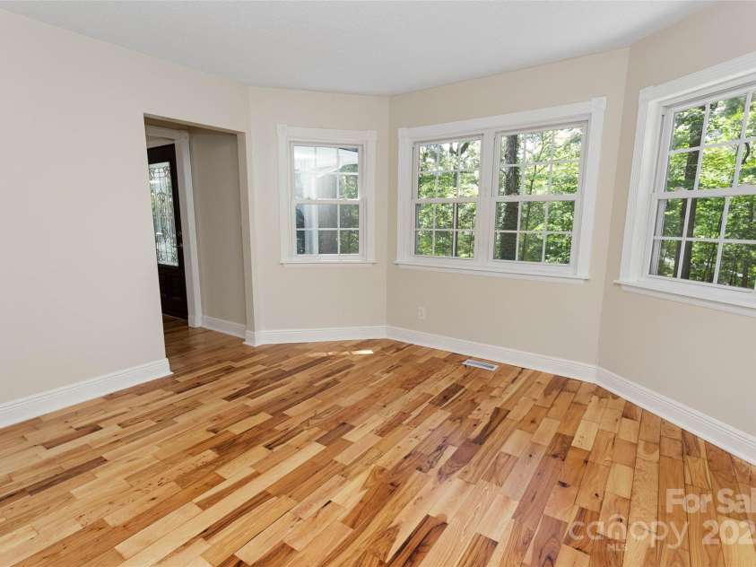 233 Youngs Cove Road, Candler, NC 28715.  MLS# CAR4277512, YatesRealty ID 27324. 