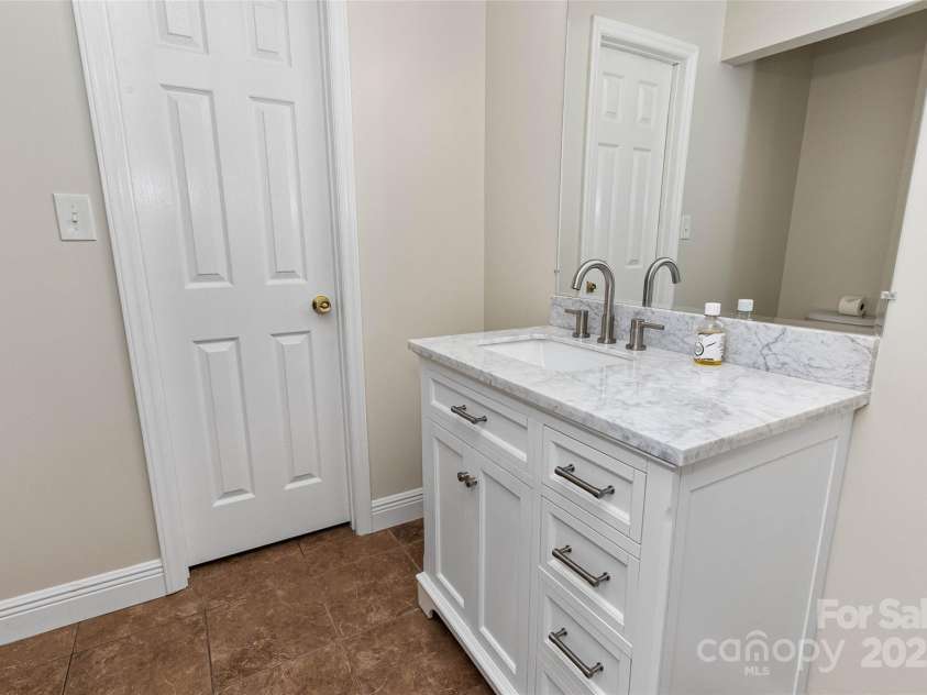 233 Youngs Cove Road, Candler, NC 28715.  MLS# CAR4277512, YatesRealty ID 27324. 