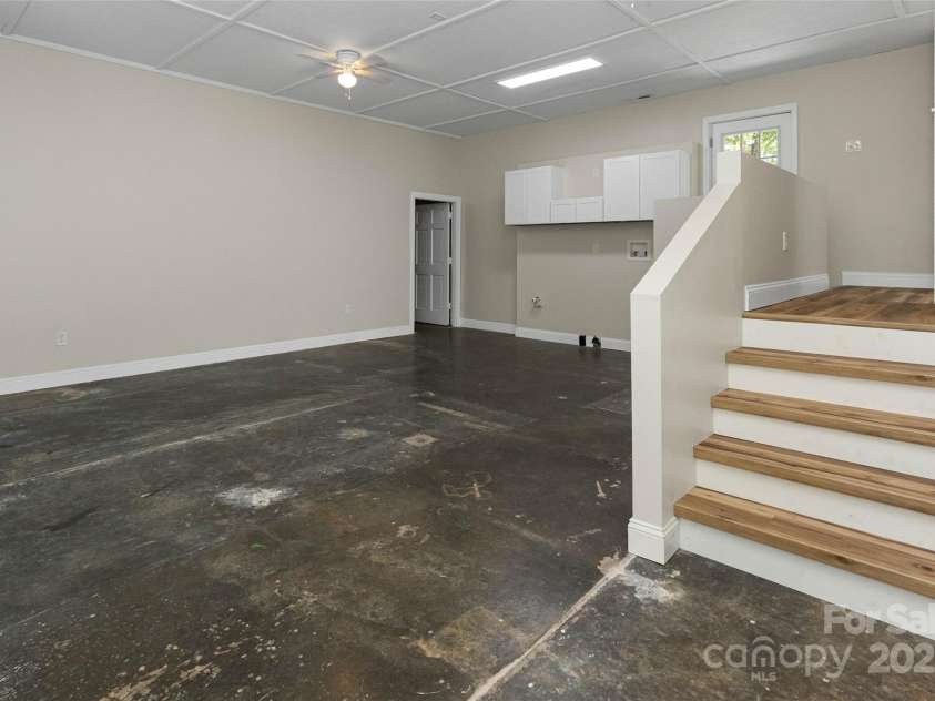 233 Youngs Cove Road, Candler, NC 28715.  MLS# CAR4277512, YatesRealty ID 27324. 