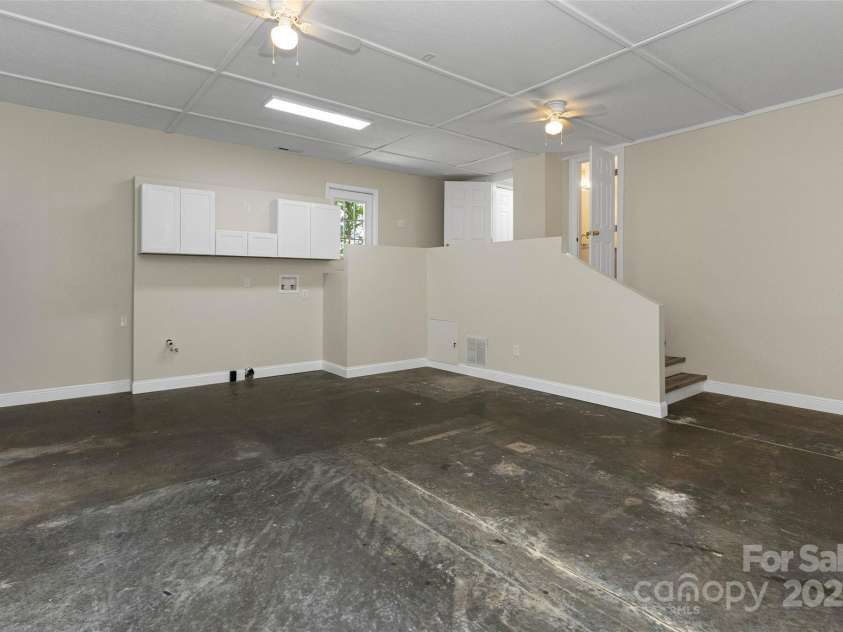 233 Youngs Cove Road, Candler, NC 28715.  MLS# CAR4277512, YatesRealty ID 27324. 