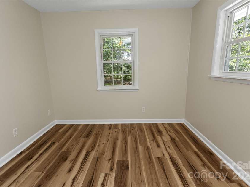 233 Youngs Cove Road, Candler, NC 28715.  MLS# CAR4277512, YatesRealty ID 27324. 