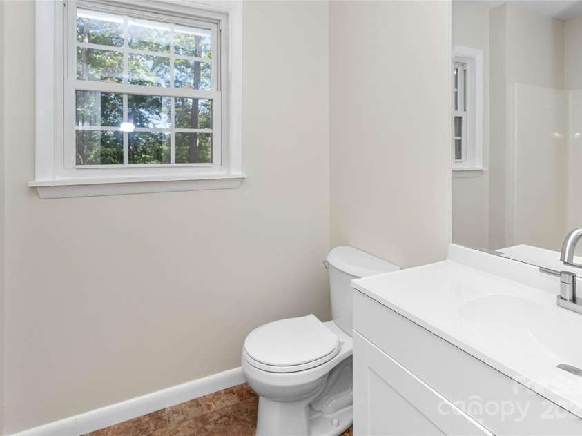 233 Youngs Cove Road, Candler, NC 28715.  MLS# CAR4277512, YatesRealty ID 27324. 