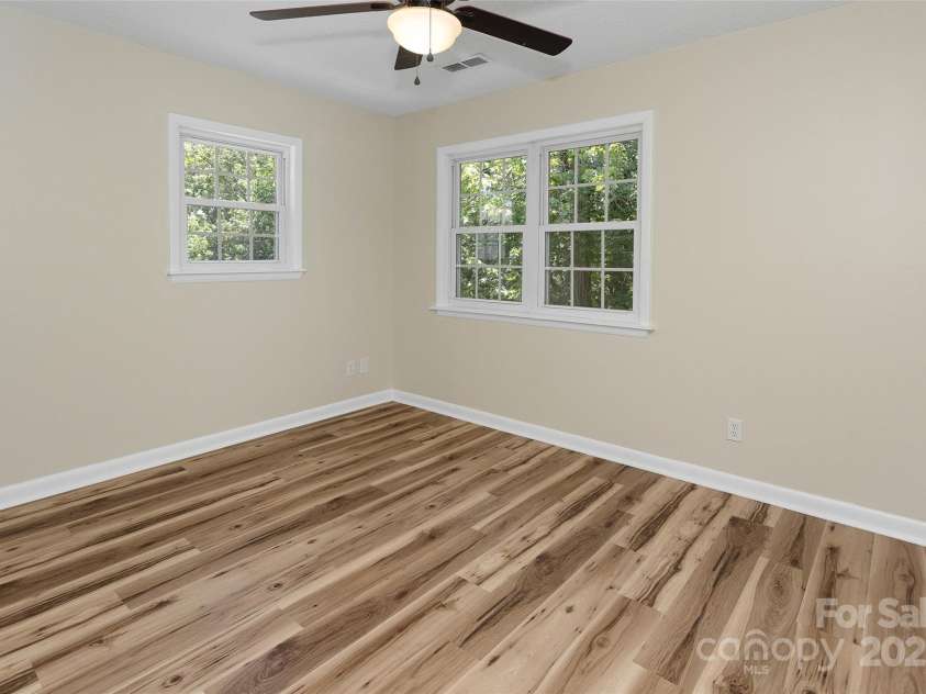 233 Youngs Cove Road, Candler, NC 28715.  MLS# CAR4277512, YatesRealty ID 27324. 