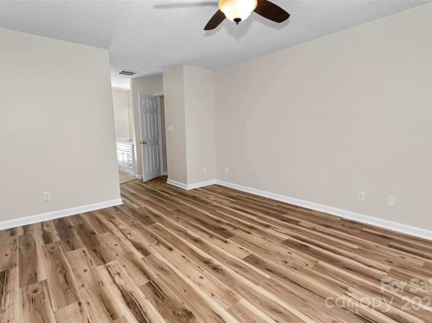 233 Youngs Cove Road, Candler, NC 28715.  MLS# CAR4277512, YatesRealty ID 27324. 