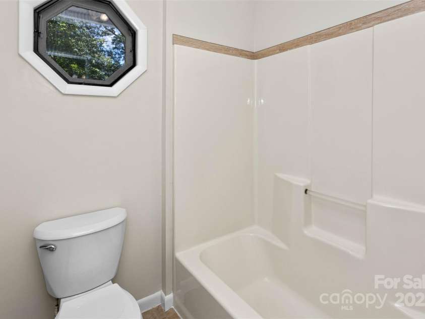 233 Youngs Cove Road, Candler, NC 28715.  MLS# CAR4277512, YatesRealty ID 27324. 