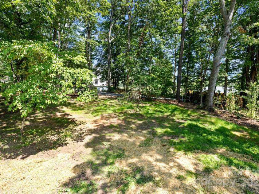 233 Youngs Cove Road, Candler, NC 28715.  MLS# CAR4277512, YatesRealty ID 27324. 