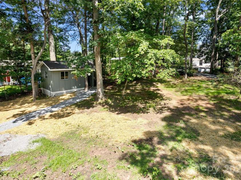 233 Youngs Cove Road, Candler, NC 28715.  MLS# CAR4277512, YatesRealty ID 27324. 