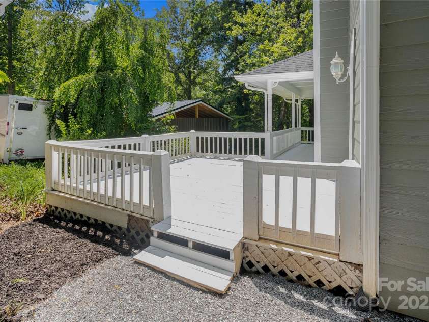 233 Youngs Cove Road, Candler, NC 28715.  MLS# CAR4277512, YatesRealty ID 27324. 