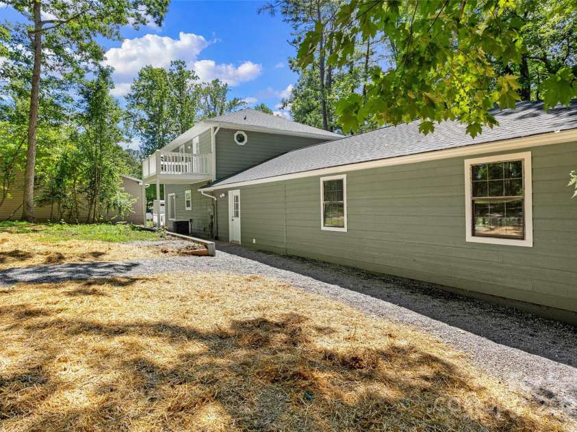 233 Youngs Cove Road, Candler, NC 28715.  MLS# CAR4277512, YatesRealty ID 27324. 