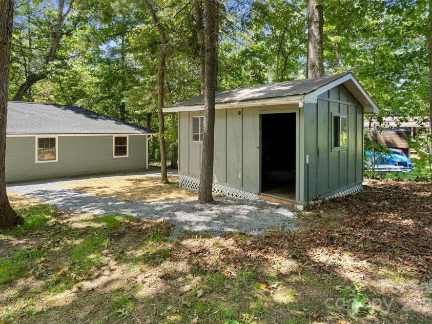 233 Youngs Cove Road, Candler, NC 28715.  MLS# CAR4277512, YatesRealty ID 27324. 